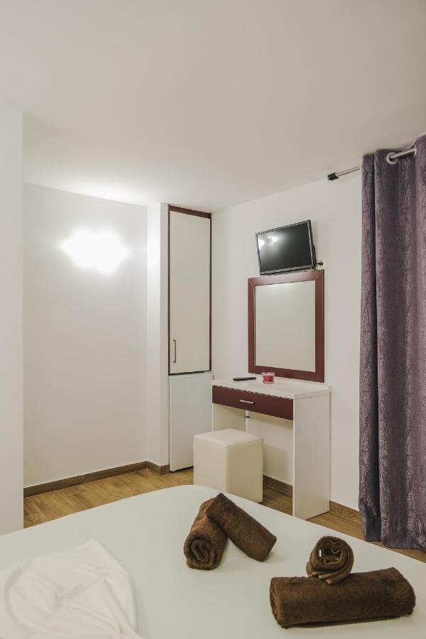 Fori'S Rooms Himarë Dış mekan fotoğraf