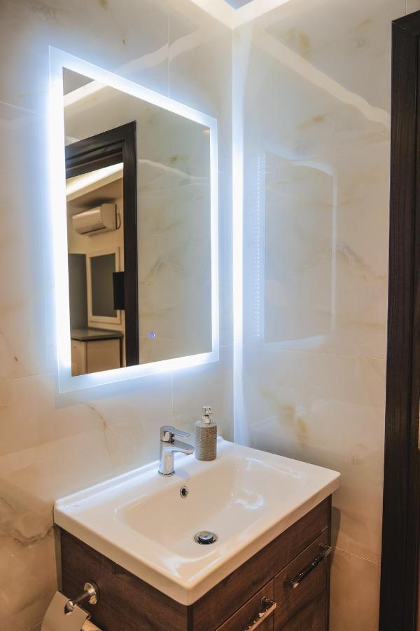 Fori'S Rooms Himarë Dış mekan fotoğraf