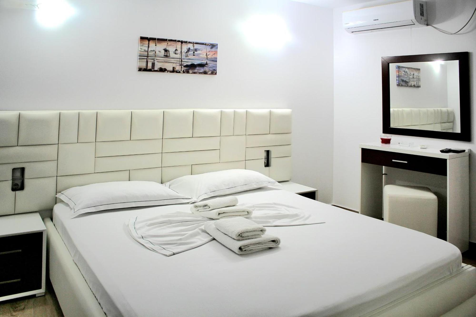 Fori'S Rooms Himarë Dış mekan fotoğraf