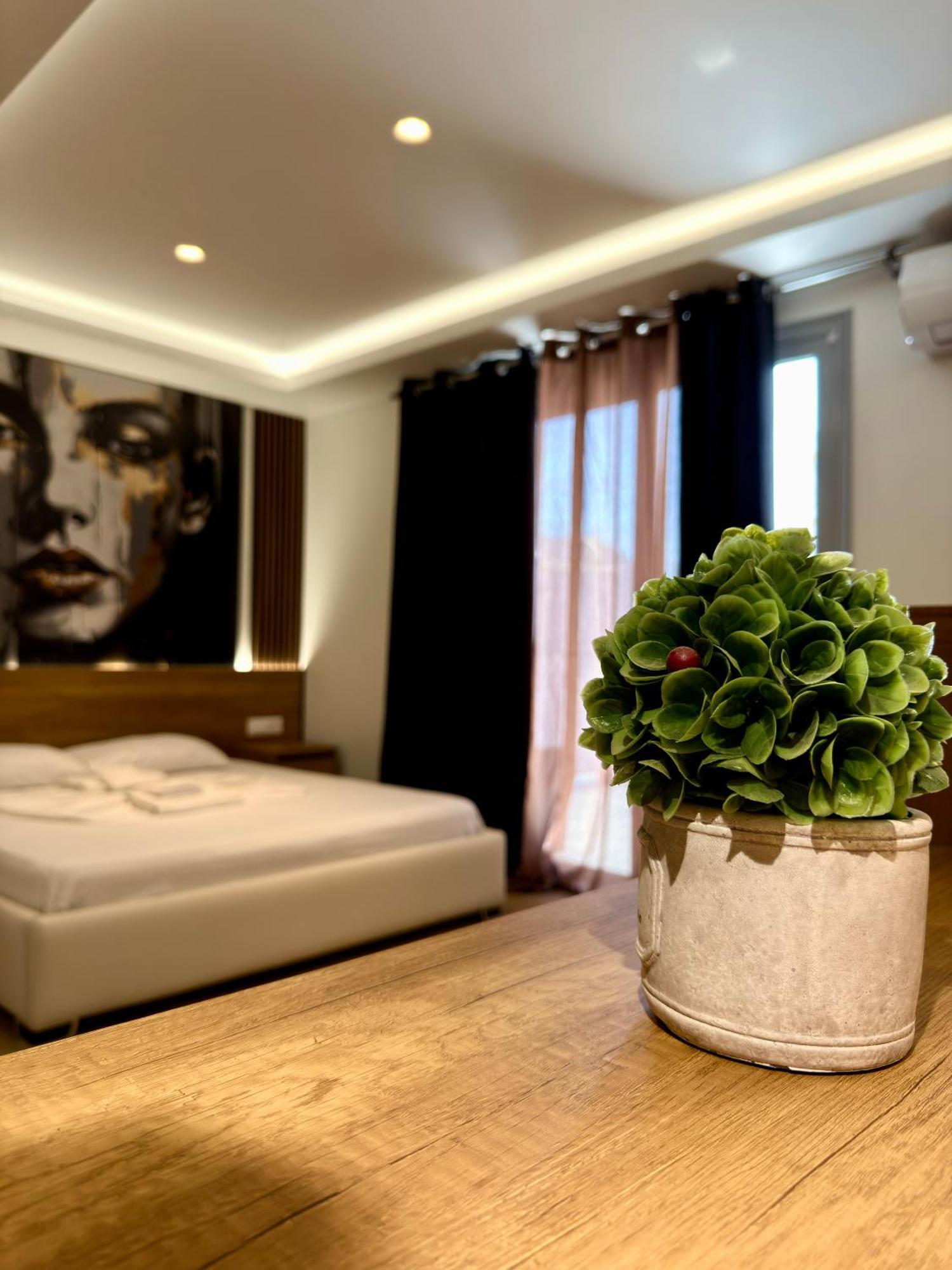 Fori'S Rooms Himarë Dış mekan fotoğraf